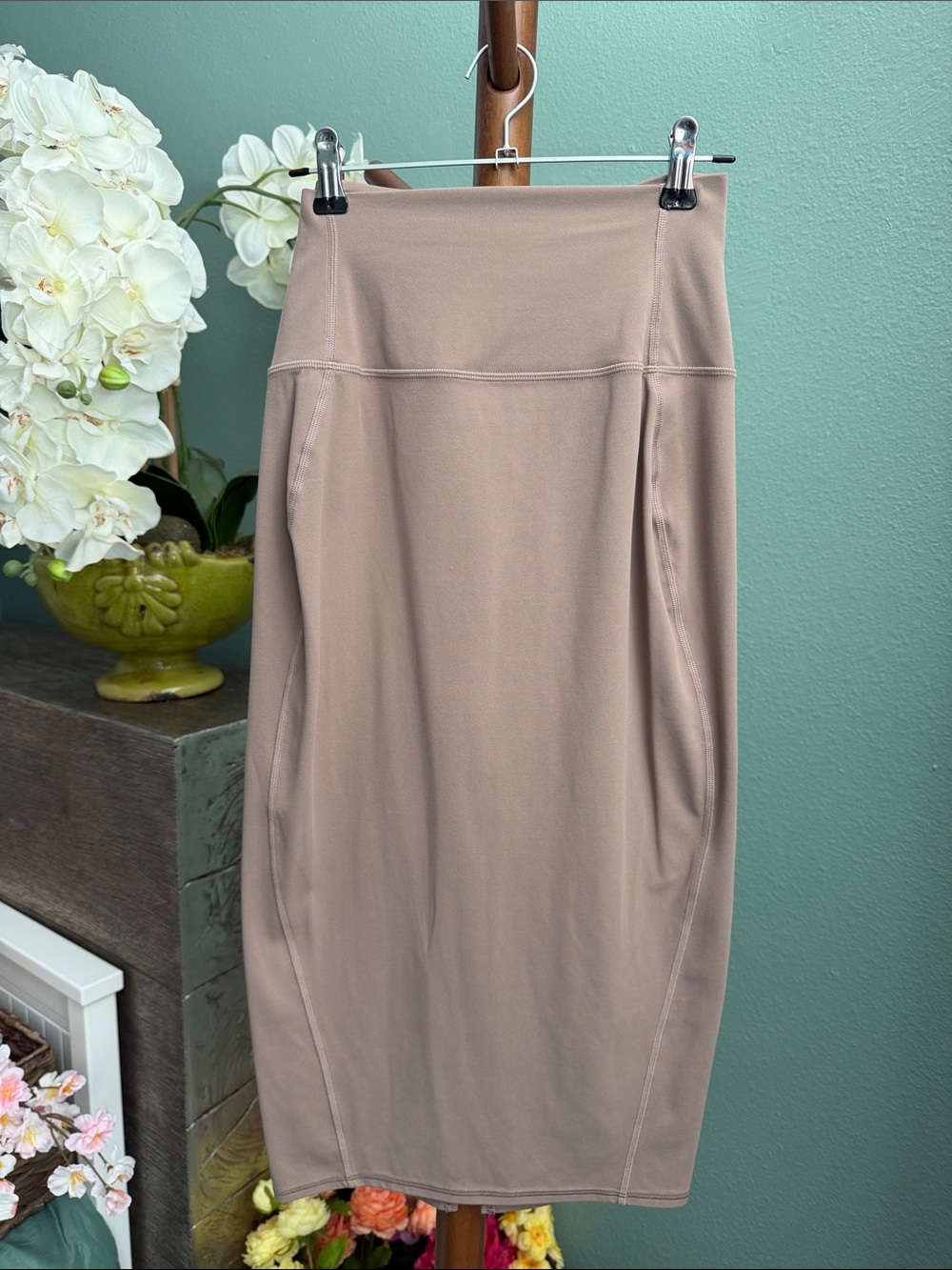 LULULEMON Nulu Slim-Fit High-Rise Midi Skirt